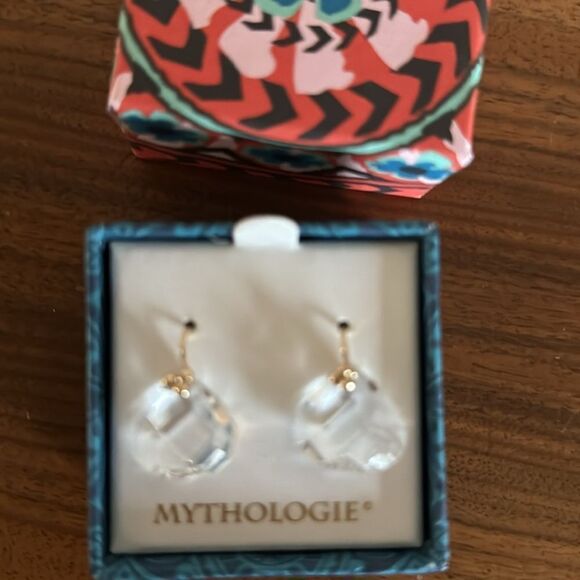 Mythologie clear faceted broad teardrop faux crystal pierced earrings New w/ tag - Picture 3 of 7